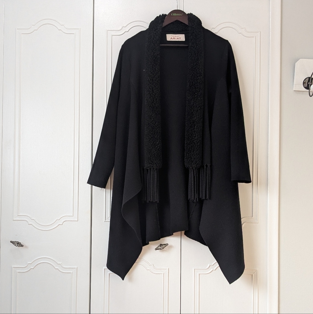 Ariat Women's Black Draped Poncho